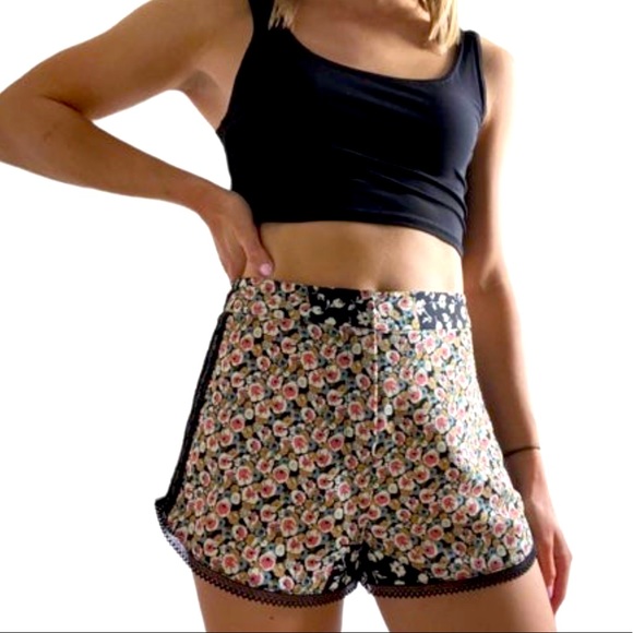 NEW TopShop Multi-Colored Bohemian Floral Print Lace Trim Summer Shorts - Picture 2 of 10